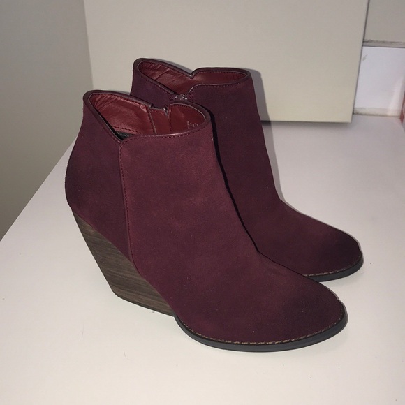 Volatile maroon suede wedge bootie - Picture 2 of 7